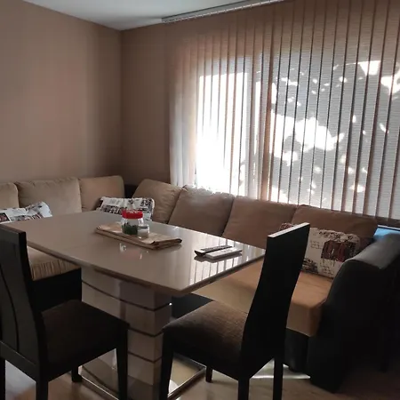 Διαμέρισμα етаж от къща - ками *