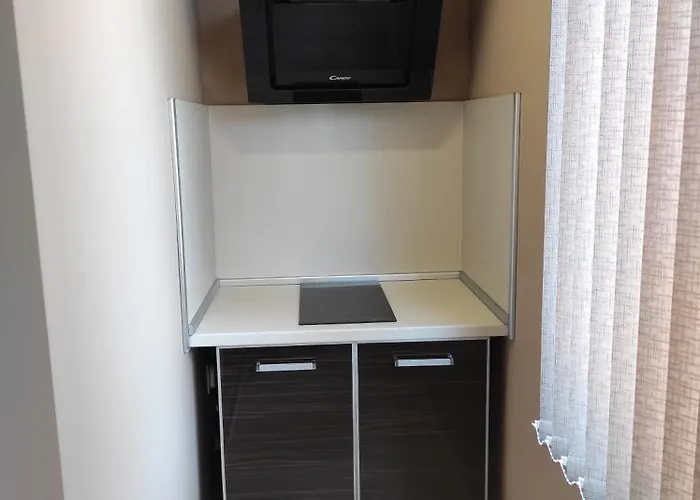 етаж от къща - ками شقة بليفين